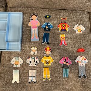 👗Melissa & Doug magnetic dress up Julia